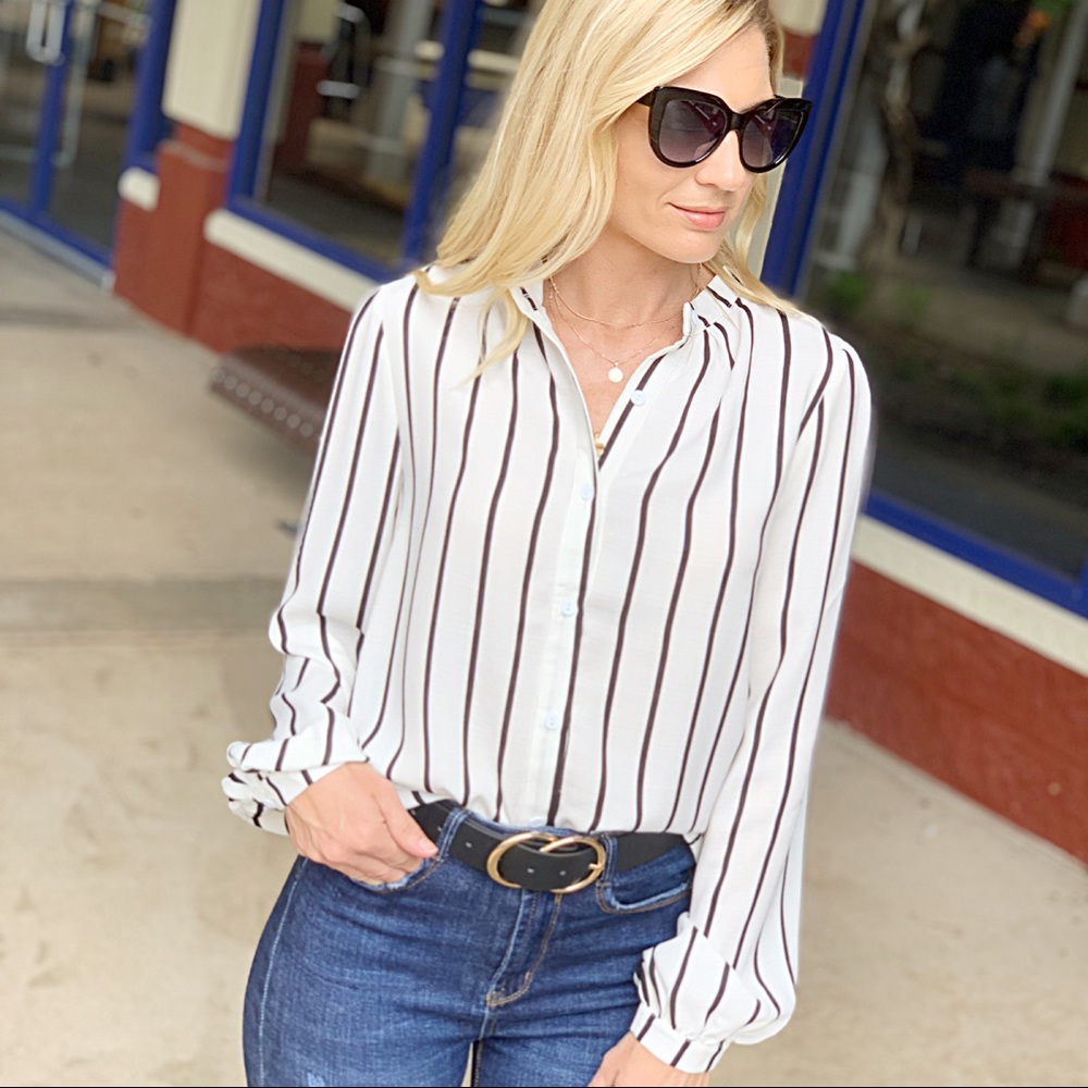 ✨RESTOCKED✨Ivory and black pin stripe button up - Picture 2 of 4
